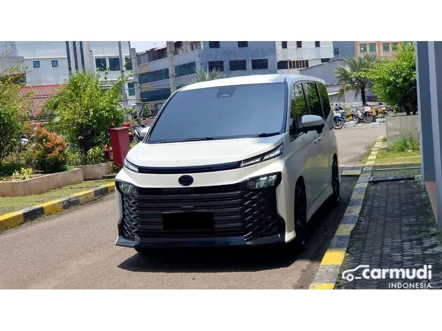 2022 Toyota Voxy (Premium Color) MPV