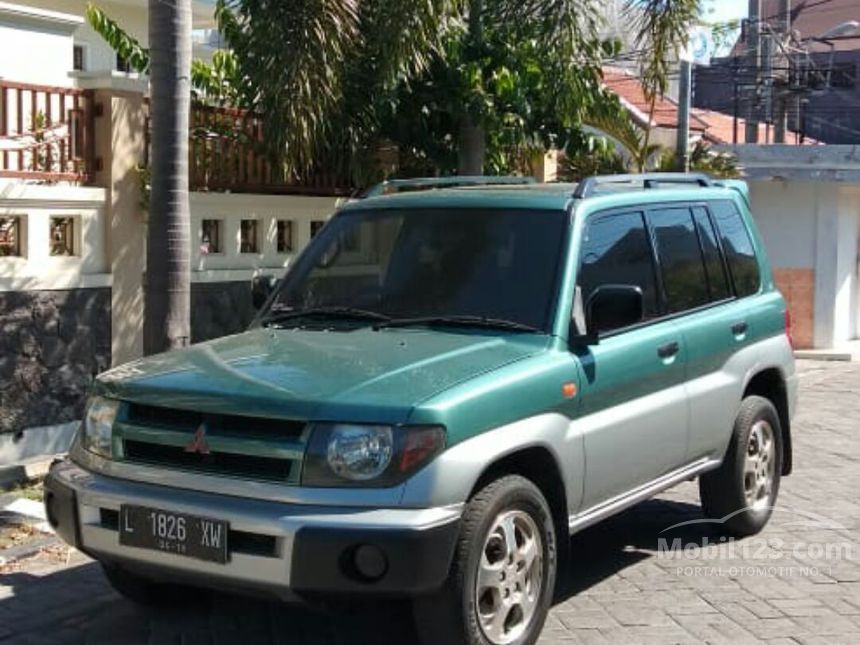 Mitsubishi pajero io 2000