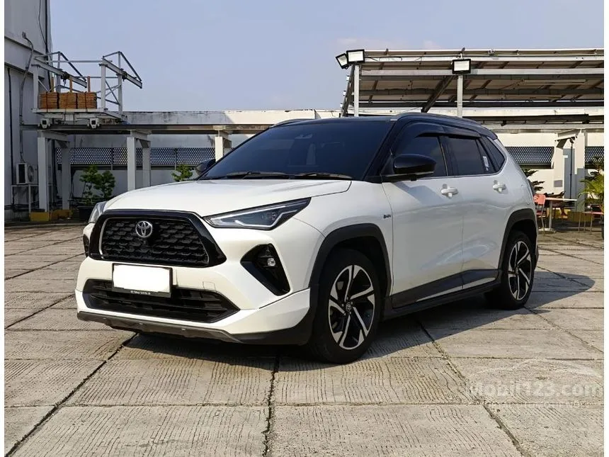 2023 Toyota Yaris Cross S HV (2 Tone) w GR Parts Aero Pkg (Prem Clr) SUV