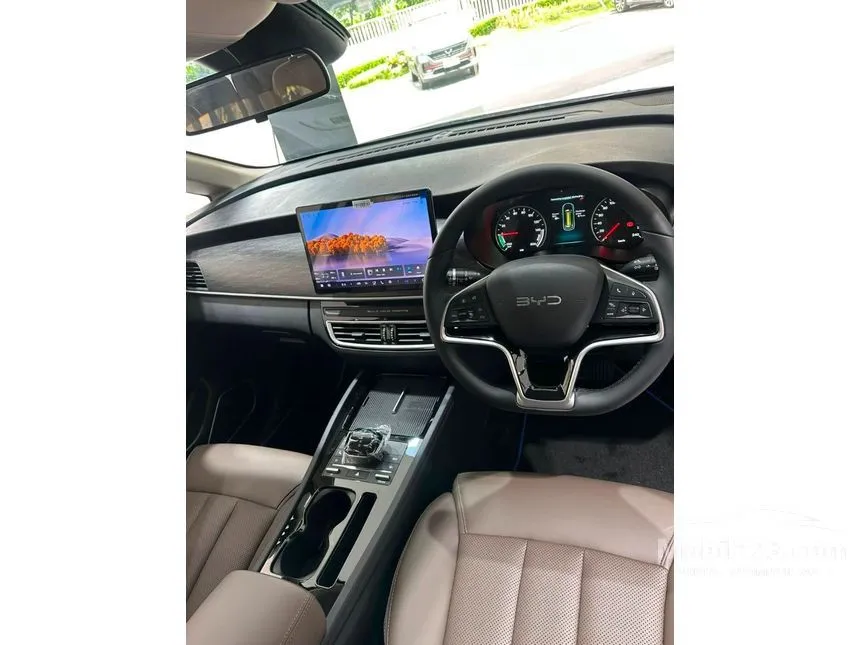 2025 BYD M6 Superior Captain 6 Seater MPV