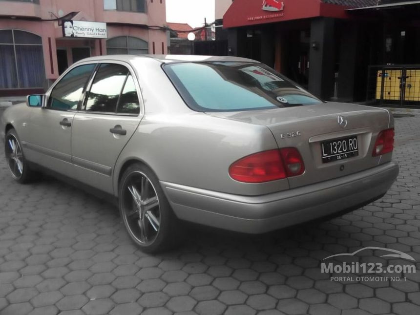 1998 Mercedes-Benz E320 W210 3.2 Manual Sedan