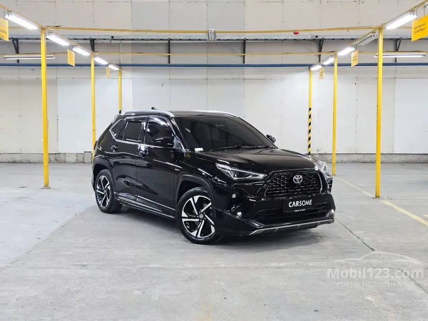 2023 Toyota Yaris Cross S HV SUV