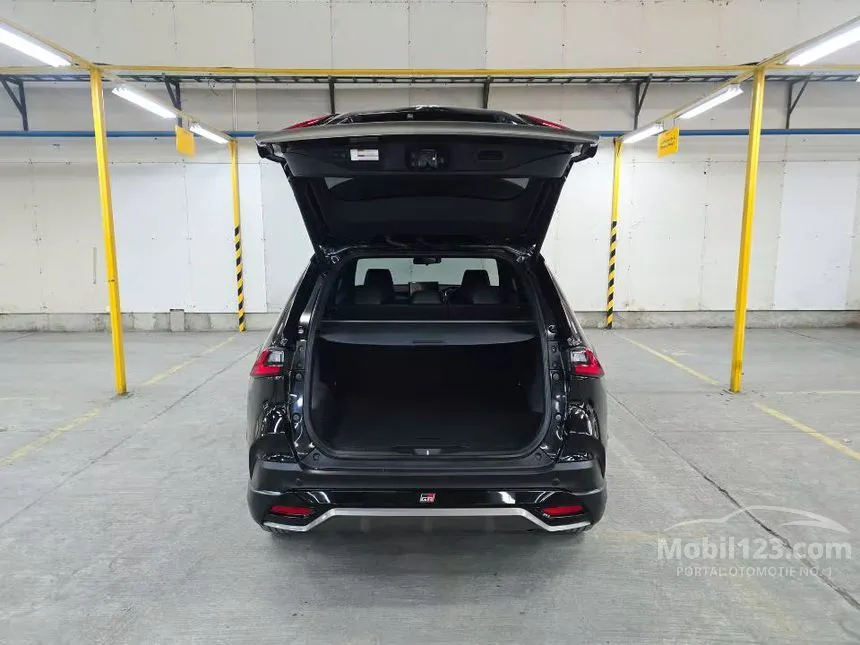 2023 Toyota Yaris Cross S HV SUV
