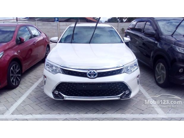 Toyota Camry Hybrid Mobil Bekas Baru dijual di Indonesia 