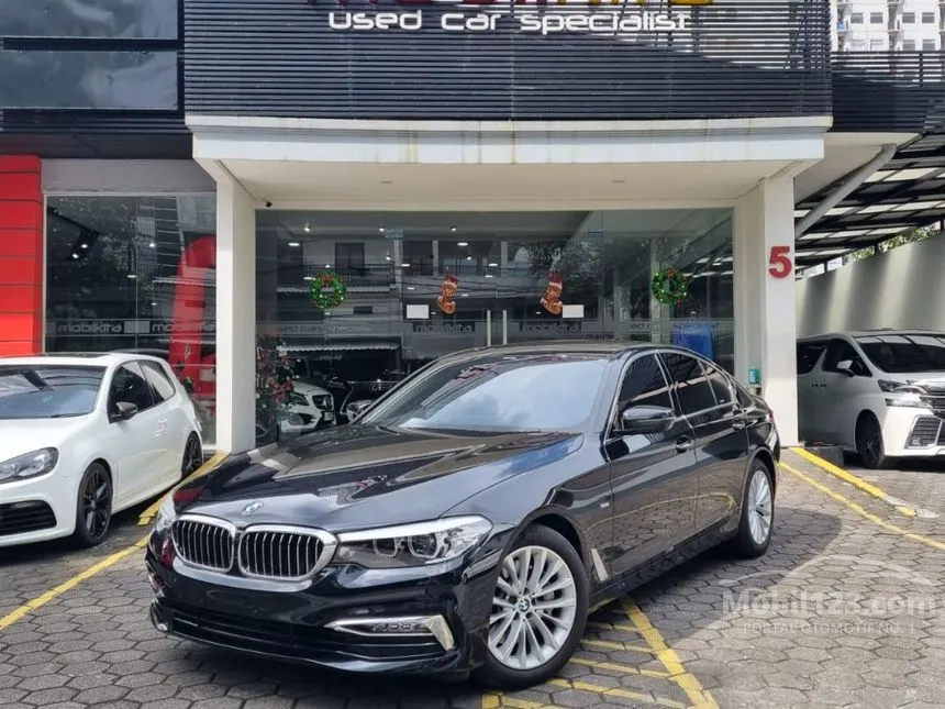 Jual Mobil BMW 530i 2018 Luxury 2.0 di Jawa Barat Automatic Sedan Hitam Rp 825.000.000