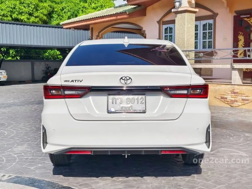 2022 Toyota Yaris Ativ Smart Sedan