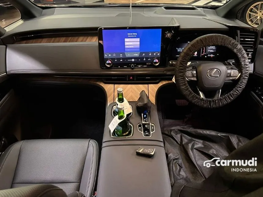 2024 Lexus LM 350h 7 Seater MPV