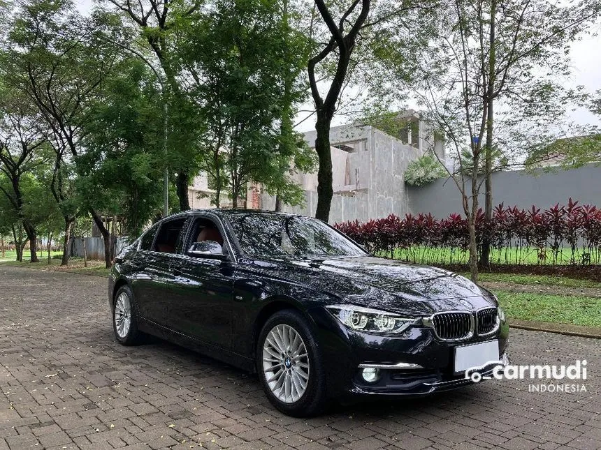 2018 BMW 320i Luxury Sedan