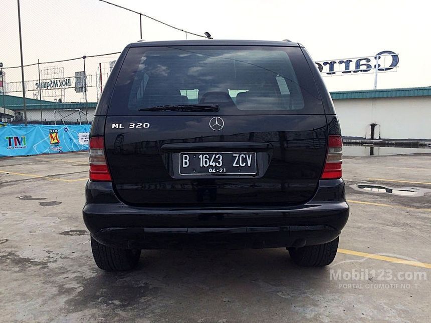 Jual Mobil  Mercedes  Benz  ML320 2002 W163 3 2 di DKI 