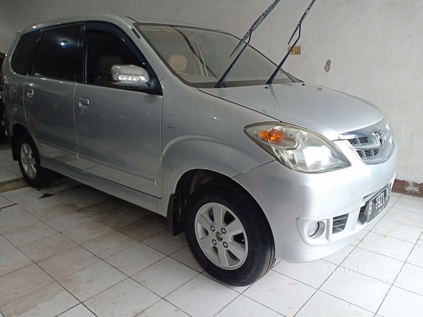 Toyota Avanza 2009 Tipe G Silver: Sebuah Studi Kasus Kendaraan Keluarga Ikonik