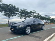 KONDISI ISTIMEWA, SIAP PAKAI , PAJAK PANJANG BMW 320i 2.0 LCI Sport Sedan 2016