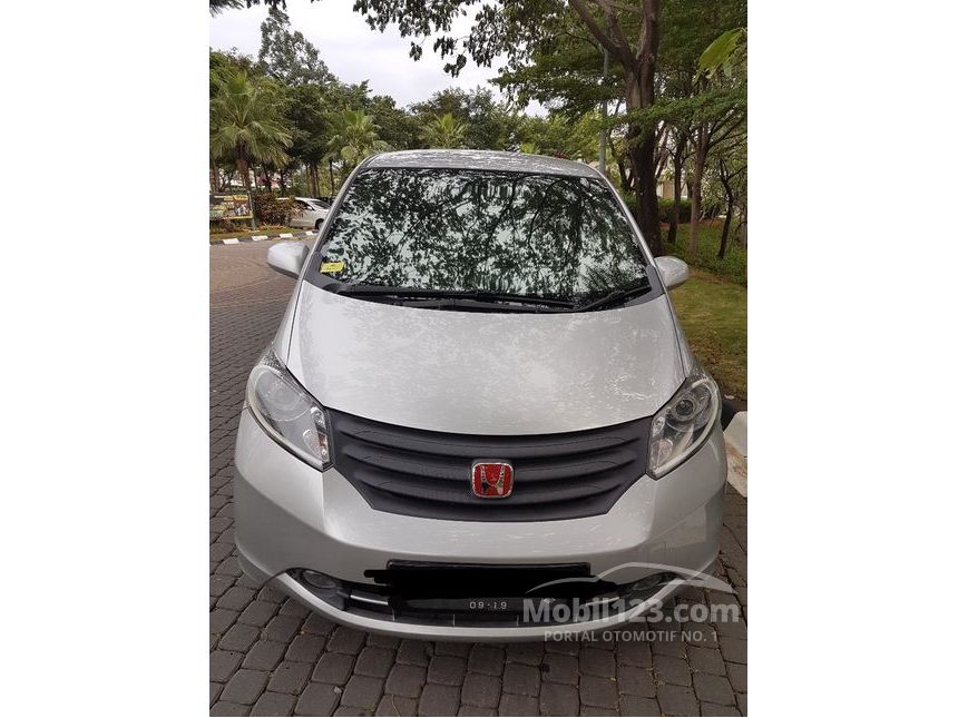 Rental Mobil Honda Freed Di Surabaya