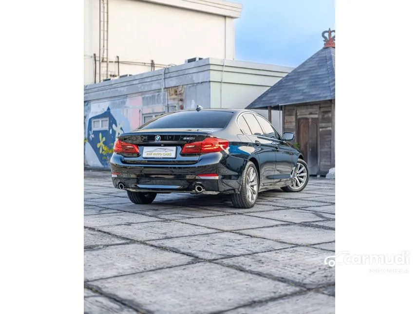 2019 BMW 520i Luxury Sedan