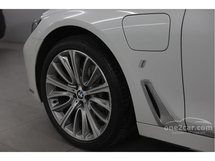 2017 BMW 740Le xDrive Pure Excellence Sedan
