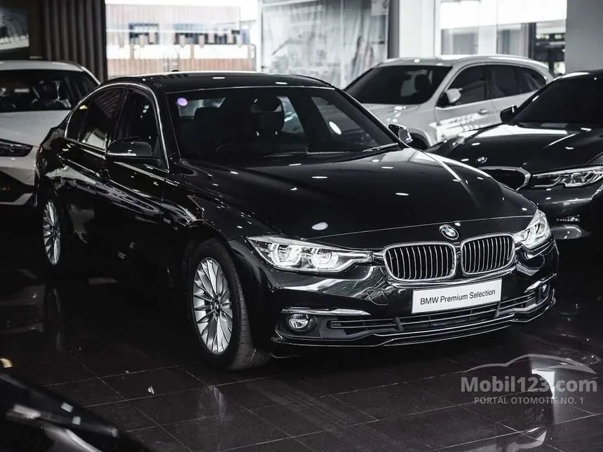 Jual Mobil BMW 320i 2018 Luxury 2.0 di DKI Jakarta Automatic Sedan Hitam Rp 485.000.000