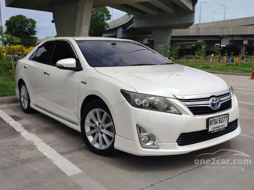 2013 Toyota Camry Hybrid Premium Sedan