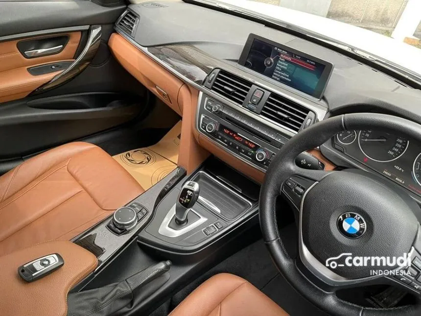 2015 BMW 320i Luxury Sedan