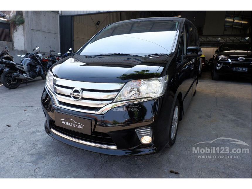 Jual Mobil Nissan Serena 2014 Highway Star 2.0 di Jawa 