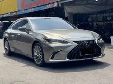 2022 Lexus ES 300h 2.5 Ultra Luxury Sedan