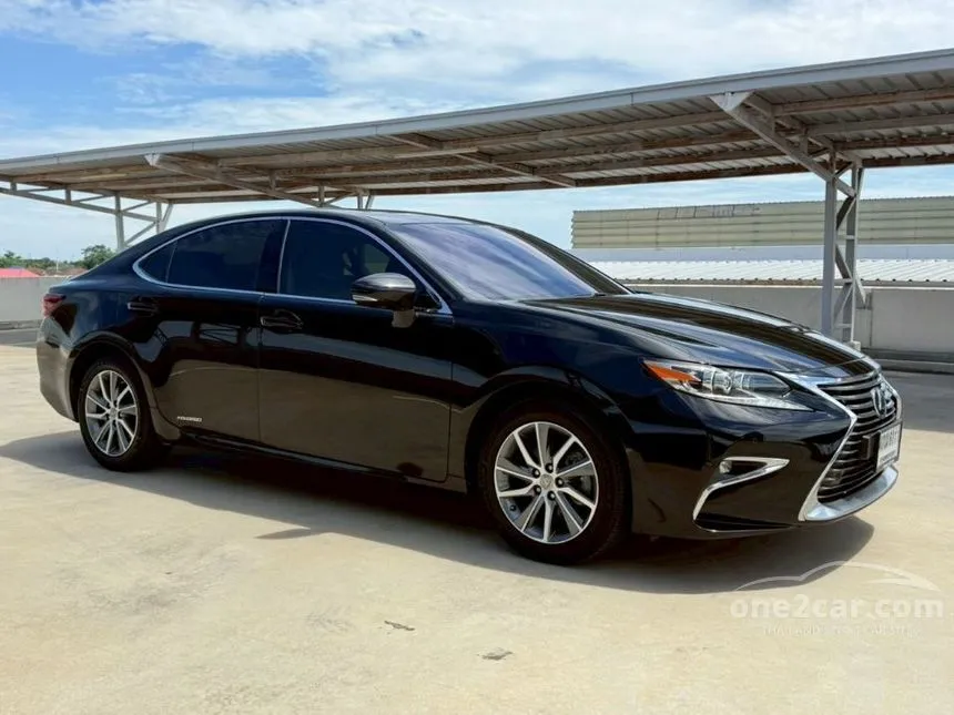 2015 Lexus ES300h Luxury Sedan