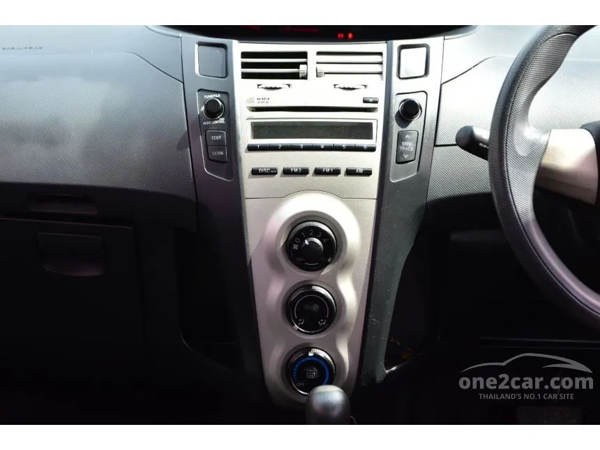 2013 Toyota YARIS E Hatchback