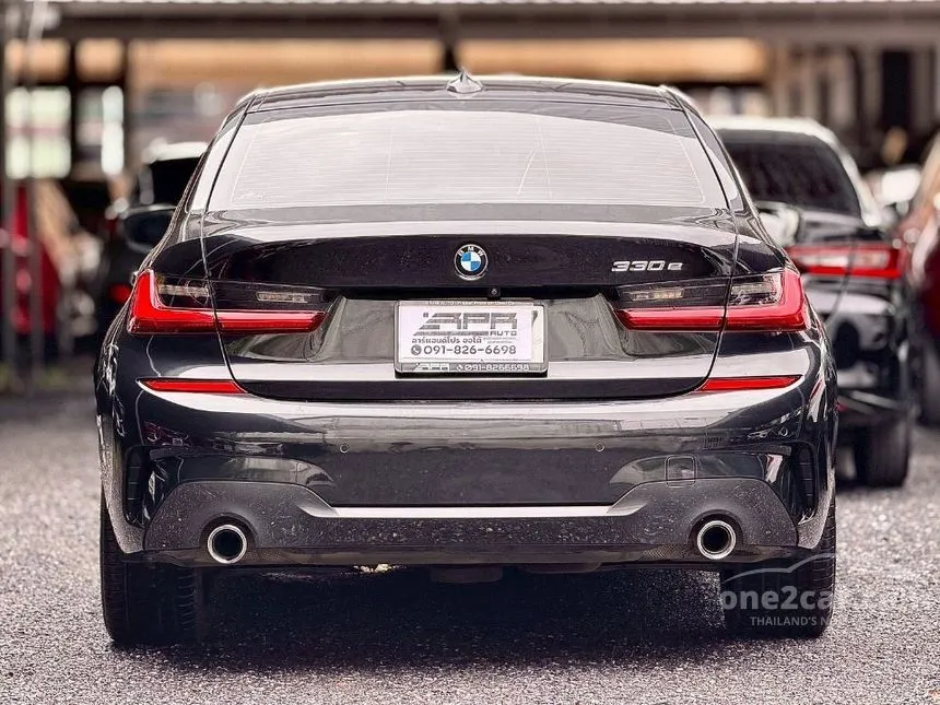 2022 BMW 330e M Sport Sedan