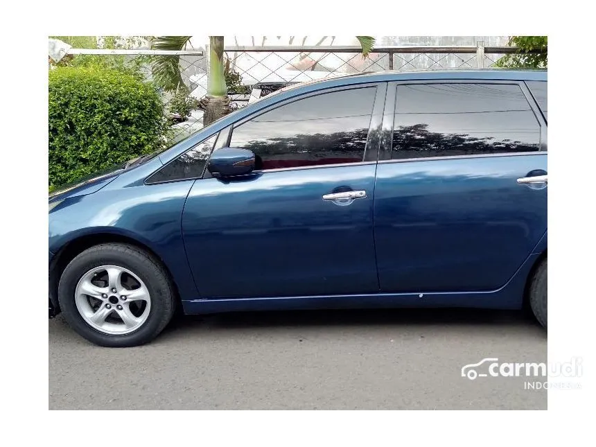 2005 Mitsubishi Grandis MPV