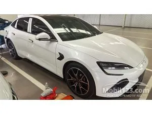 2025 BYD Seal Premium Extended Range Sedan