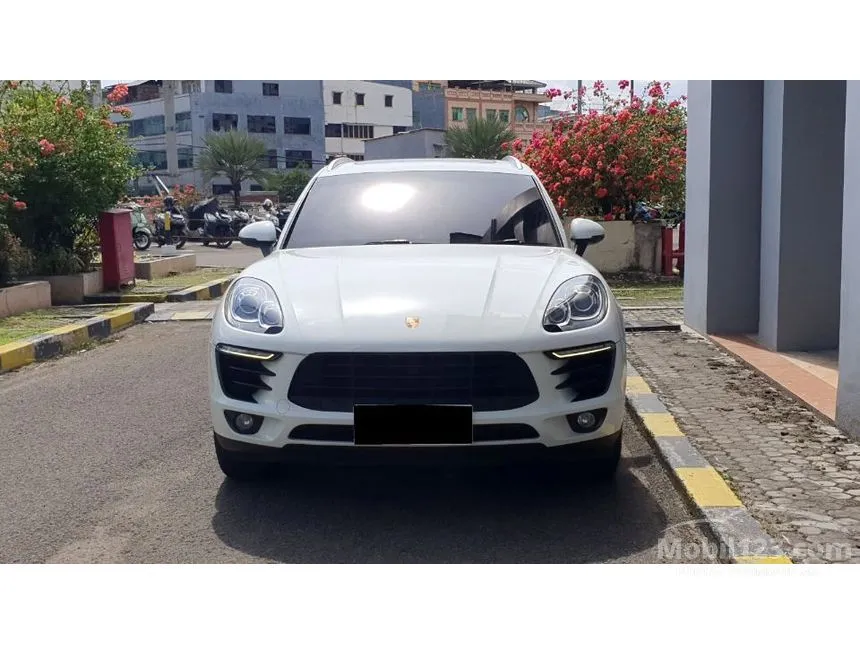 2015 Porsche Macan SUV