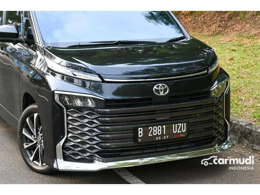 2022 Toyota Voxy Van Wagon