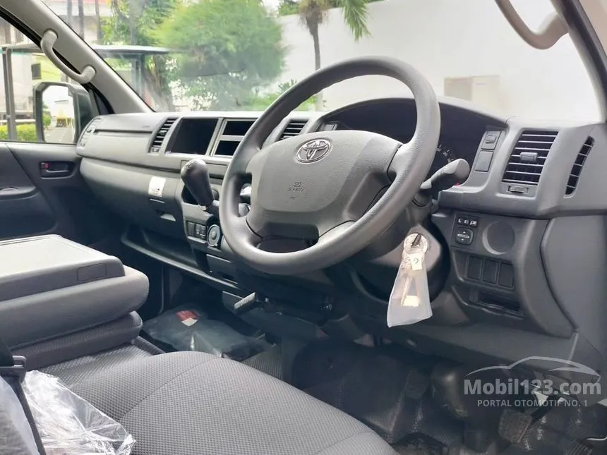 2025 Toyota Hiace Commuter Van