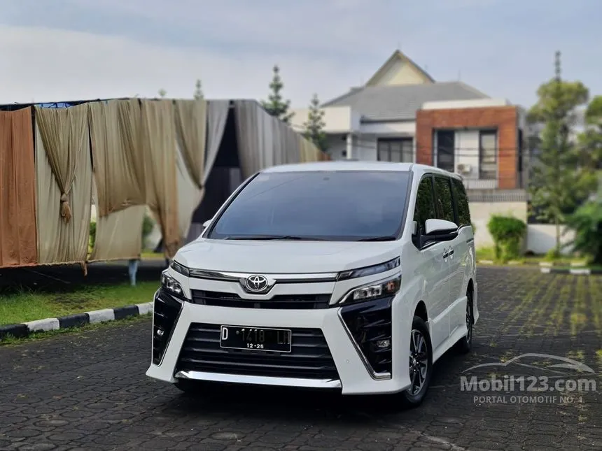 Jual Mobil Toyota Voxy 2017 2.0 di Jawa Barat Automatic Wagon Putih Rp 395.000.000