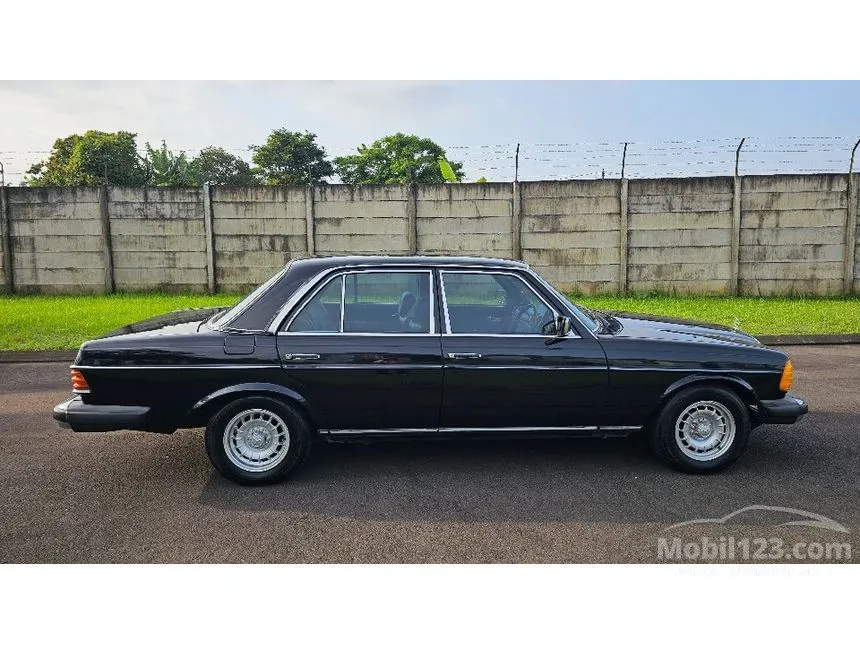 1985 Mercedes-Benz 280E Sedan
