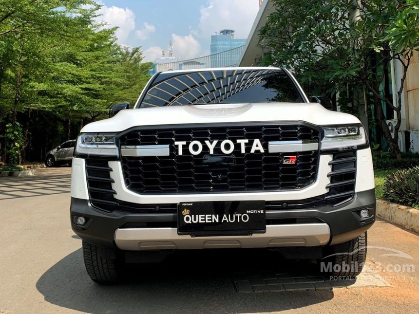 Legenda Jalan Raya: Mengupas Toyota Land Cruiser, Sang Raja Off-Road