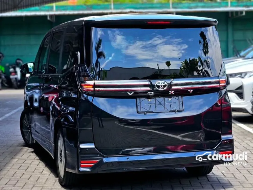2025 Toyota Voxy (Premium Color) MPV