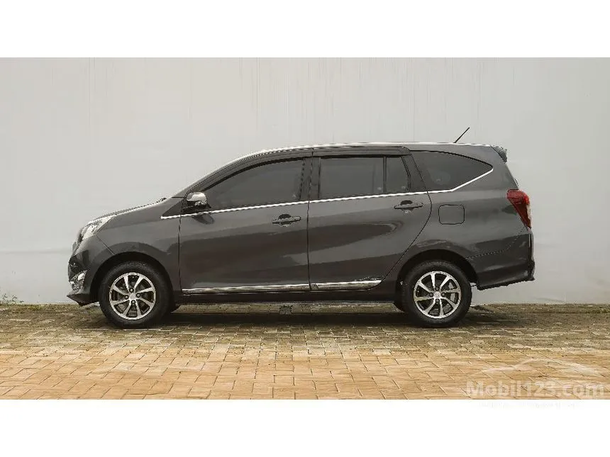 2018 Daihatsu Sigra R Deluxe MPV