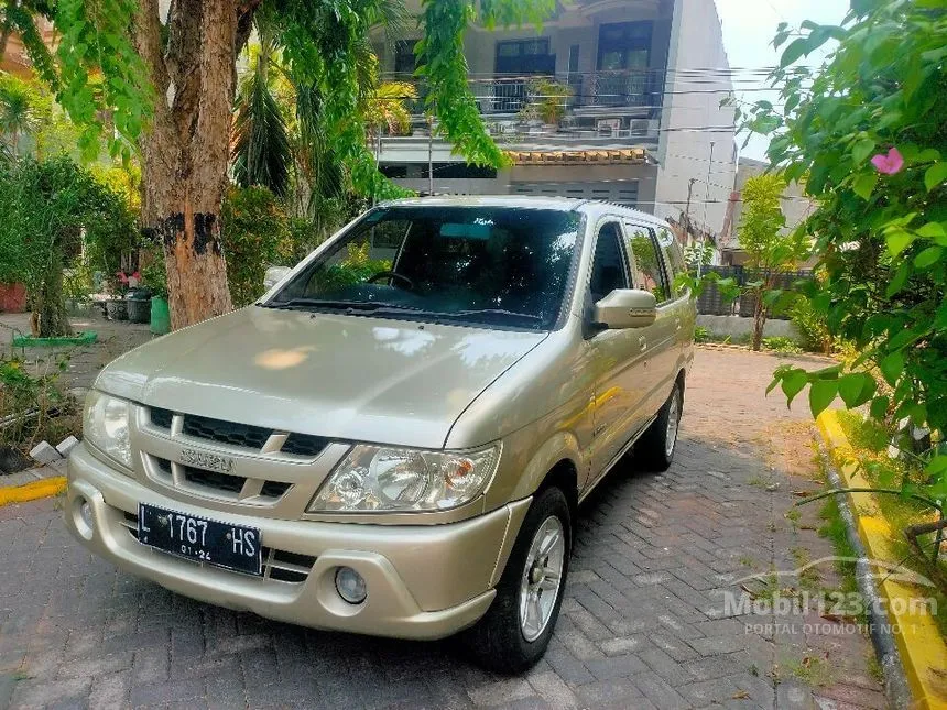 Jual Mobil Isuzu Panther 2005 LS 2.5 di Jawa Timur Manual SUV Emas Rp 130.000.000