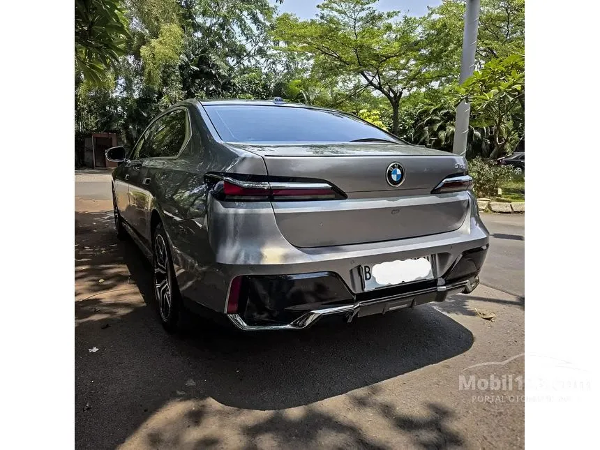 2023 BMW 735i M Sport Sedan