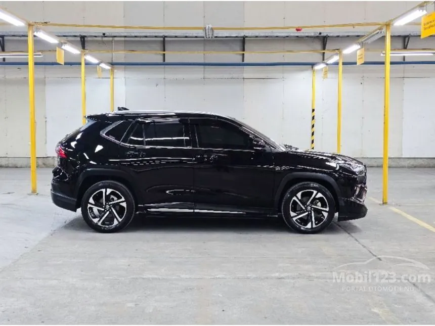 2023 Toyota Yaris Cross S HV SUV