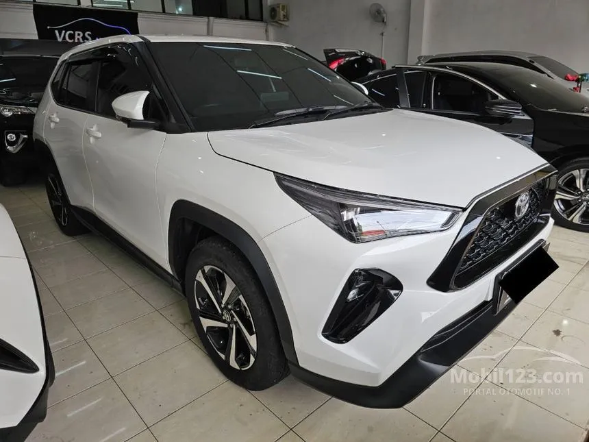 Jual Mobil Toyota Yaris 2024 S GR Sport 1.5 di Jawa Timur Automatic Hatchback Putih Rp 299.000.000