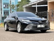 2019 Toyota Camry 2.5 V Sedan hitam metalik KM 56.xxx DP 10 juta