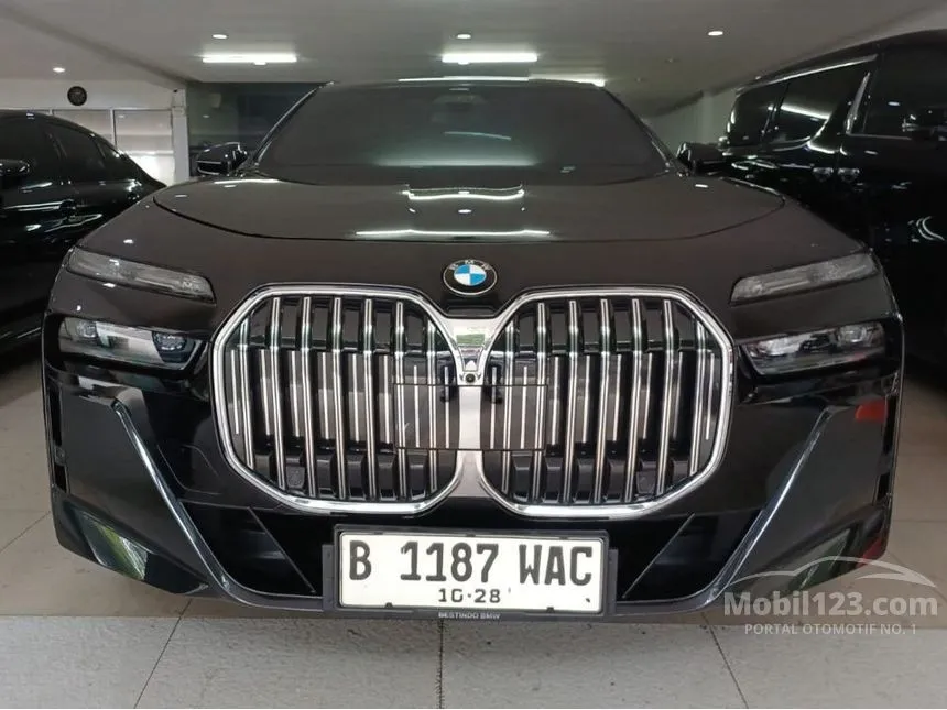 2023 BMW 735i M Sport Sedan