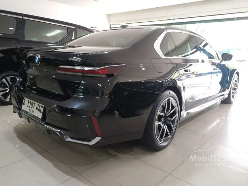 2023 BMW 735i M Sport Sedan