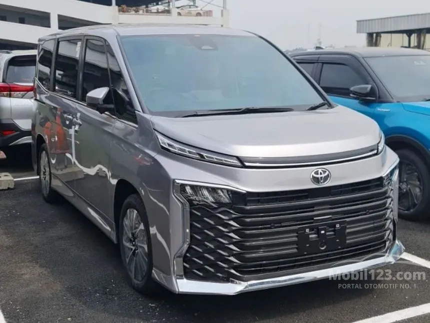 Jual Mobil Toyota Voxy 2024 2.0 di Banten Automatic Van Wagon Silver Rp 604.700.000