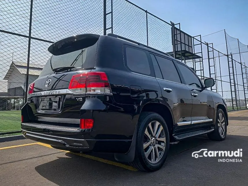 2017 Toyota Land Cruiser 200 VX-R SUV