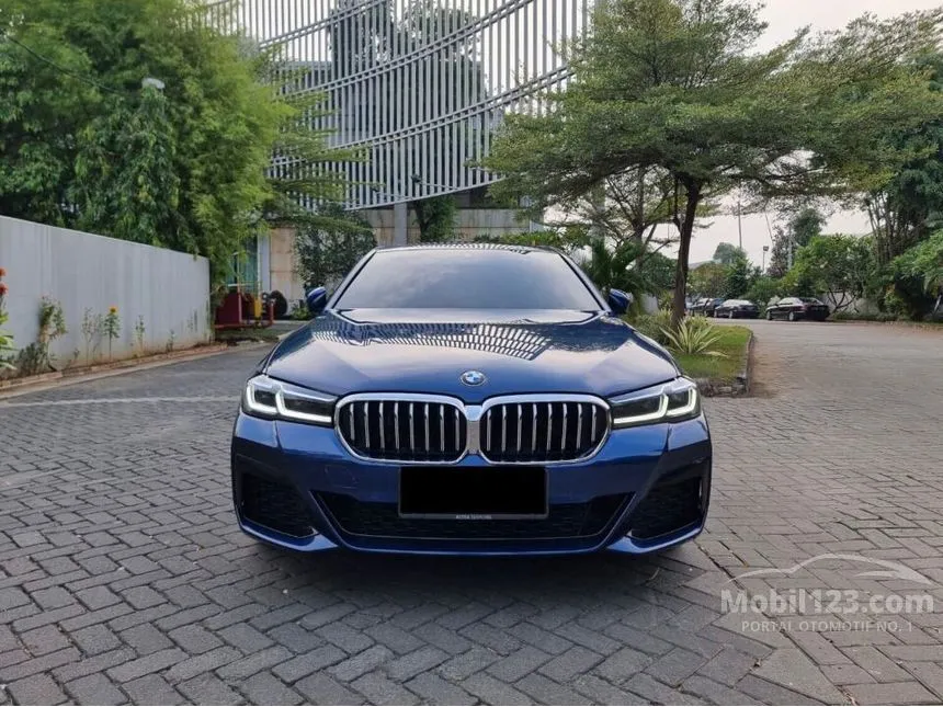 Jual Mobil BMW 520i 2021 M Sport 2.0 di DKI Jakarta Automatic Sedan Biru Rp 899.000.000
