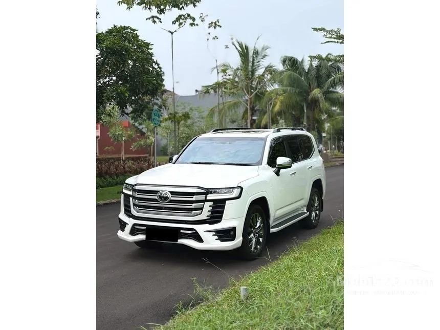 2023 Toyota Land Cruiser 300 VX-R SUV