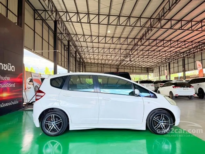 2011 Honda JAZZ V Hatchback