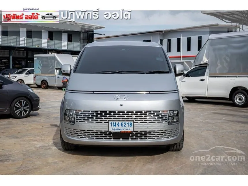 2022 Hyundai Staria SEL Van