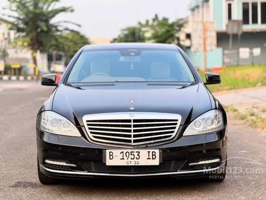 2010 Mercedes-Benz S300L Solitaire Sedan